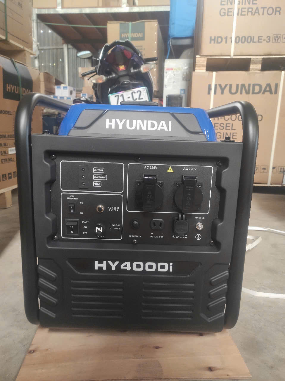 Máy phát điện 4KW chạy xăng HYUNDAI HY4000I (1) Máy phát điện 4kw HYUNDAI HY4000I